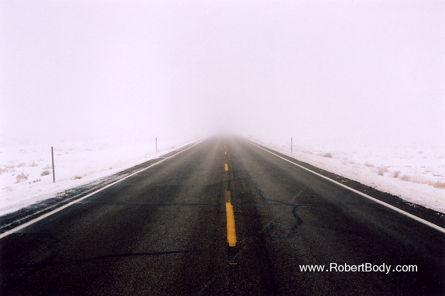 2003-12-moab-fog-road4