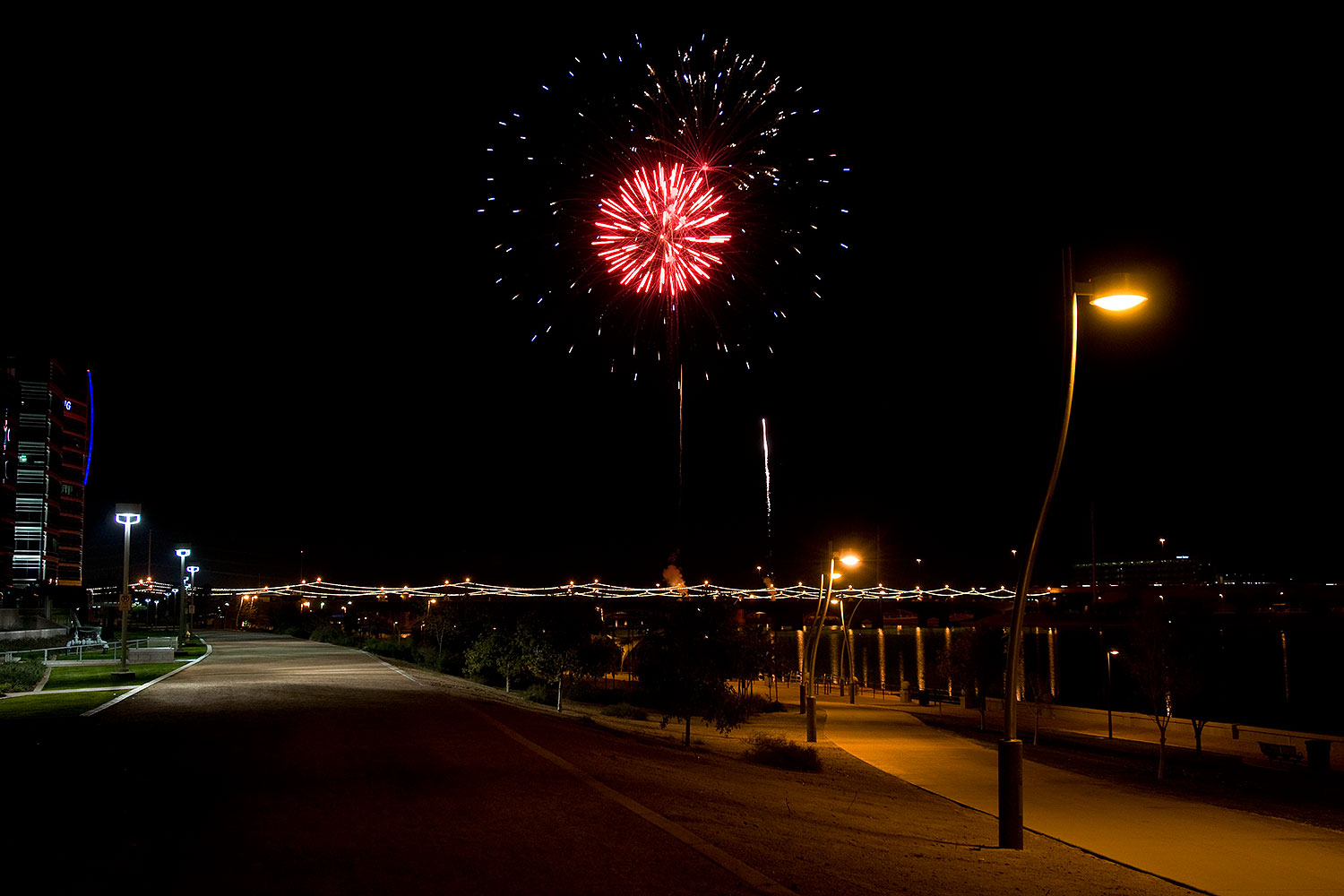 2008-12-31-tempe-fireworks-70417