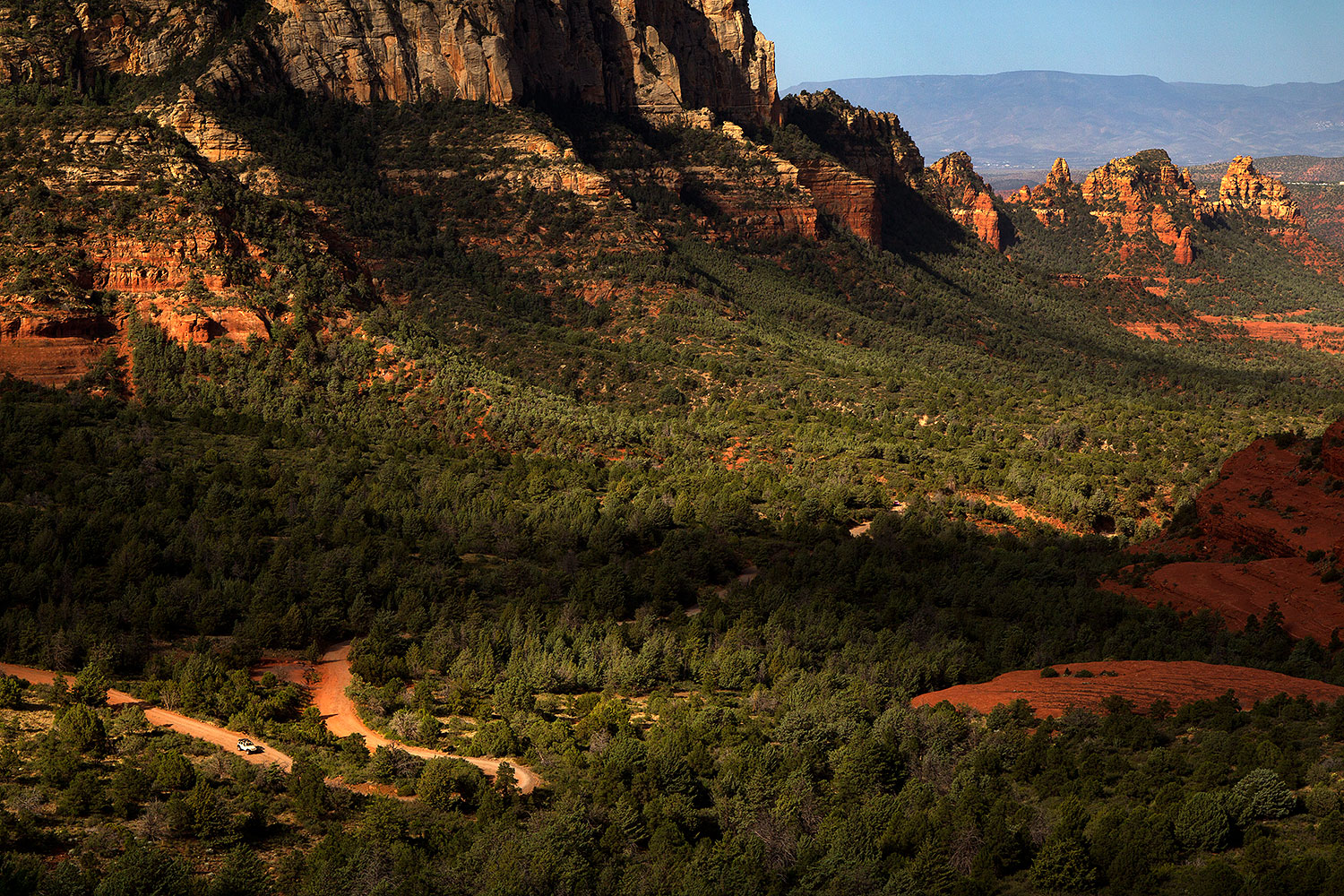2011-08-11-sedona-schnebly-cars-90348
