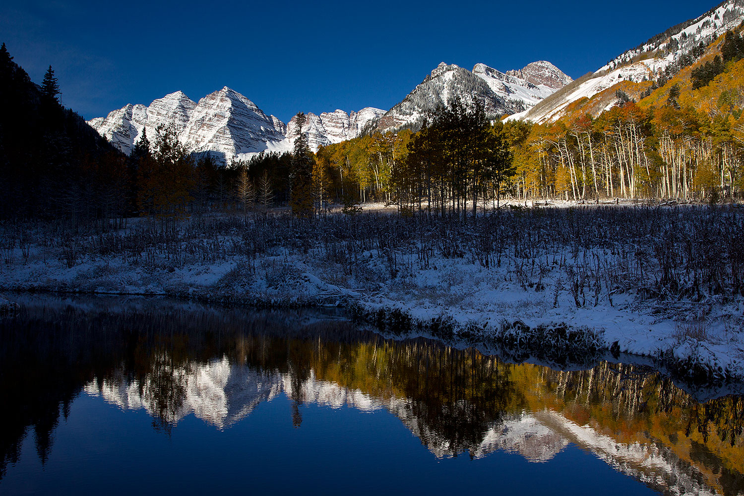 2011-10-07-maroon-pond-snowy-105165