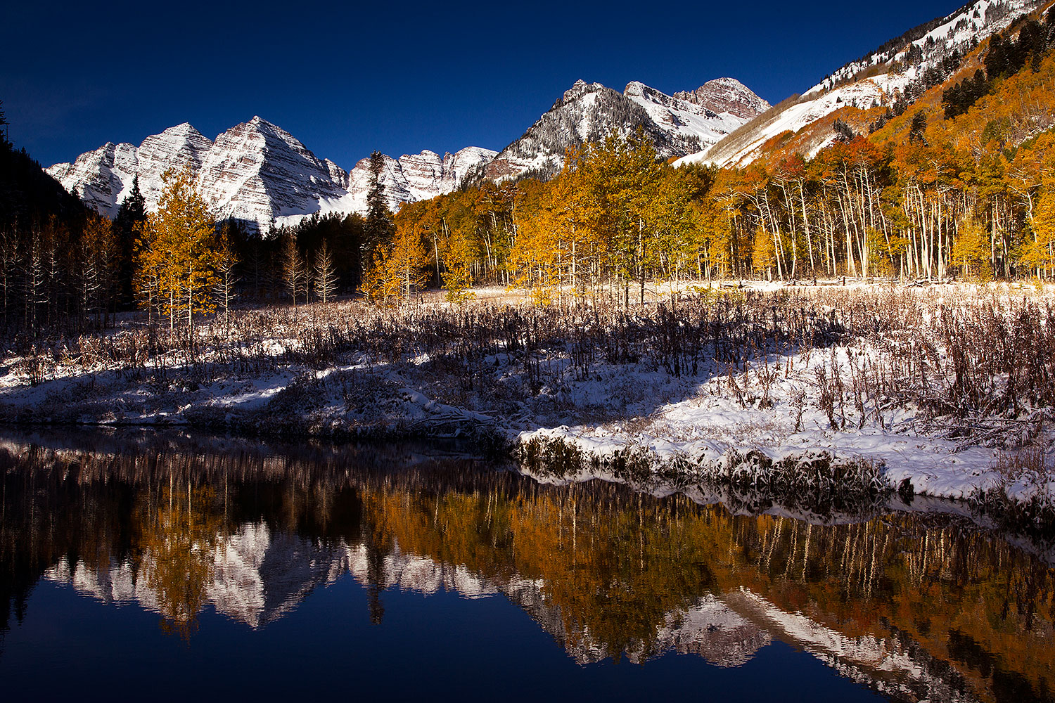 2011-10-07-maroon-pond-snowy-105180