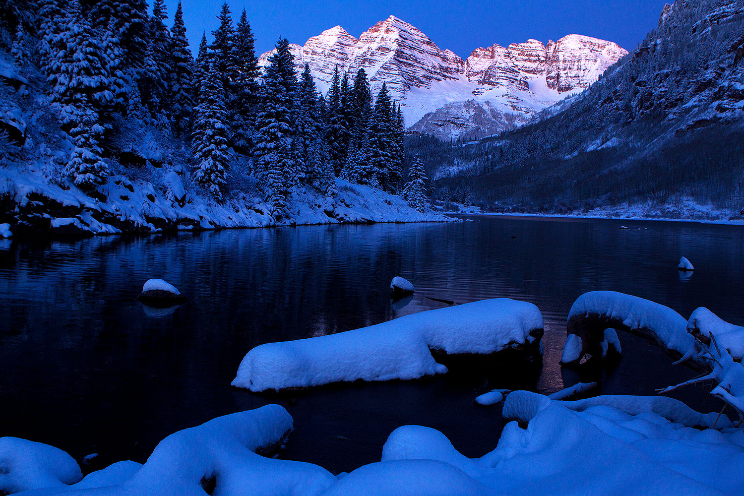 2011-10-27-maroon-sunrise-snowy-109319