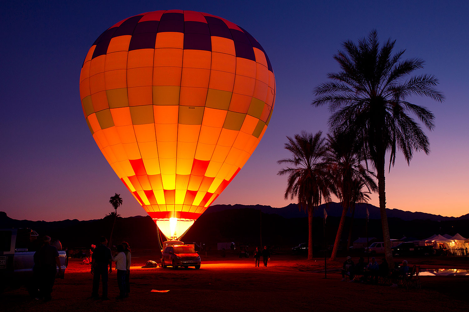 2012-01-19-havasu-balloons-glow-141443