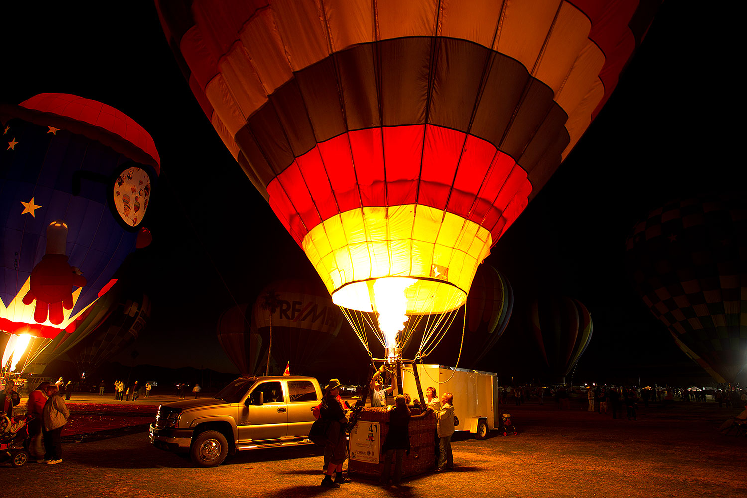 2012-01-19-havasu-balloons-glow-141662