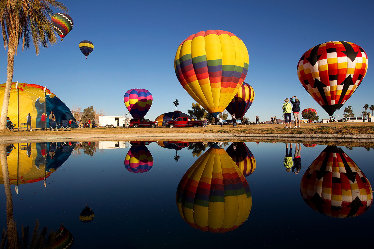 2012-01-19-havasu-balloons-refl-141218