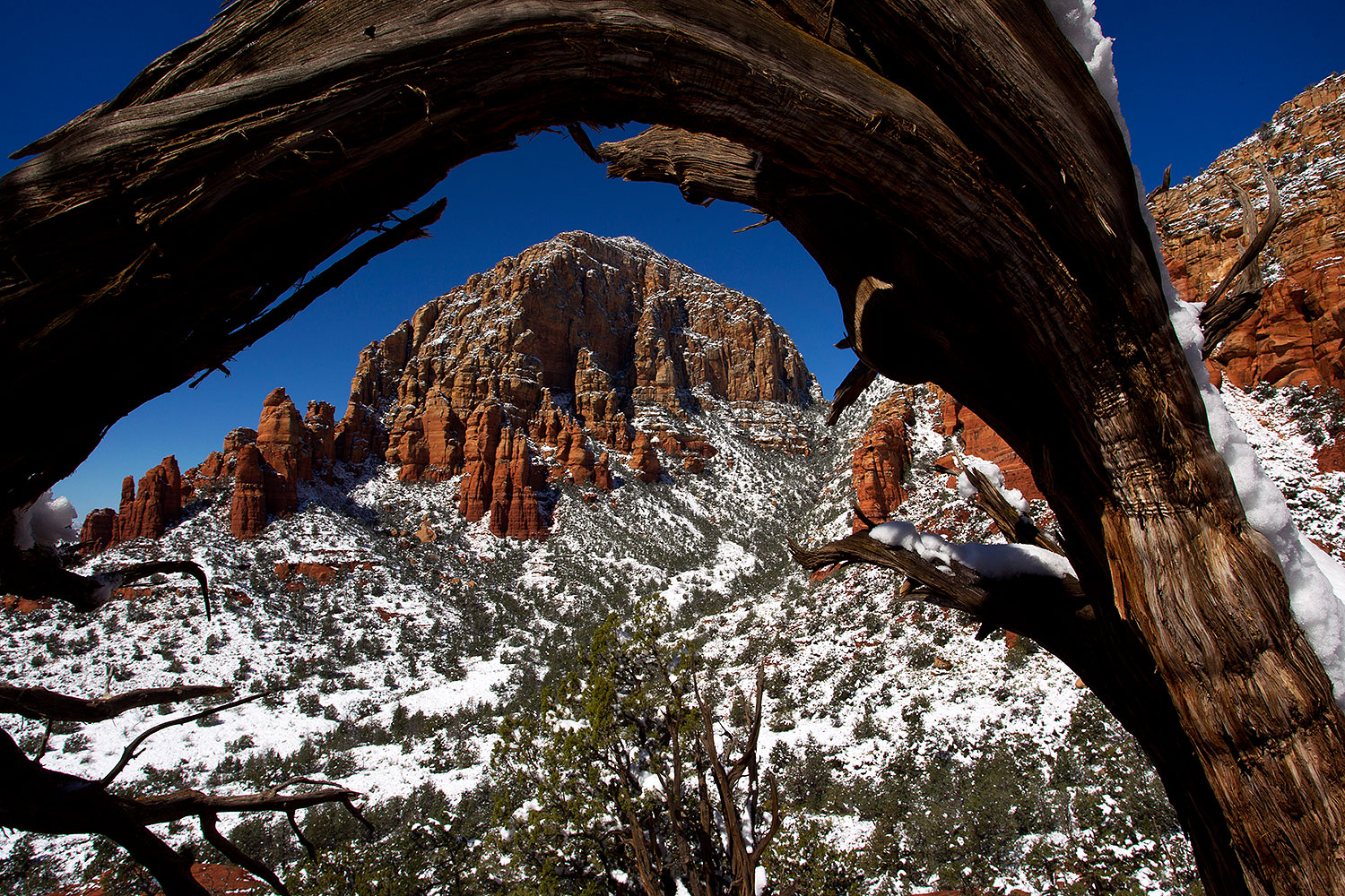 2012-03-20-sedona-snow-arch-150063