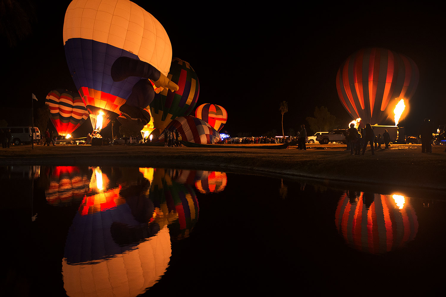 2013-01-20-havasu-balloons-glow-22483