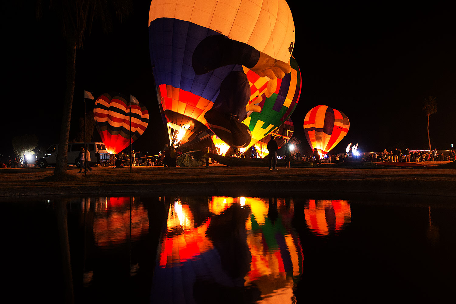 2013-01-20-havasu-balloons-glowl-22361