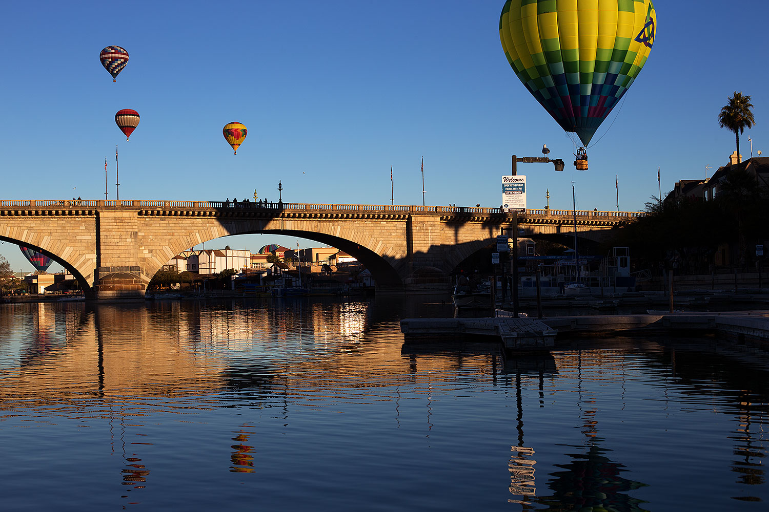 2013-01-21-havasu-balloons-22712